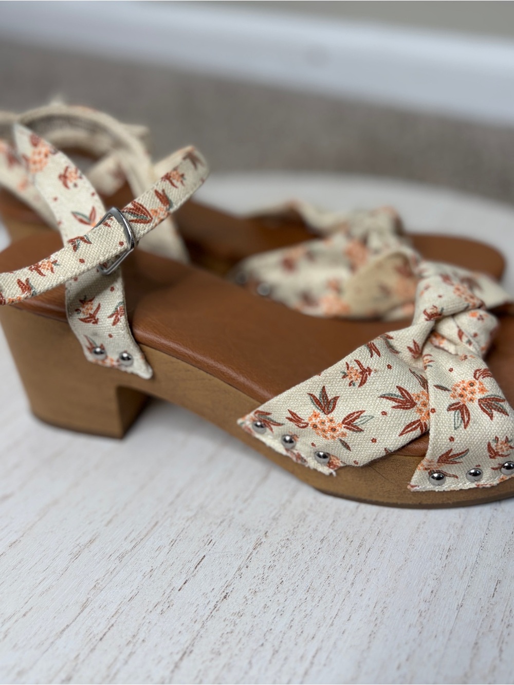 Universal Thread Floral Knot Ankle Strap Sandals in Cream and Tan - Picture 3 of 7